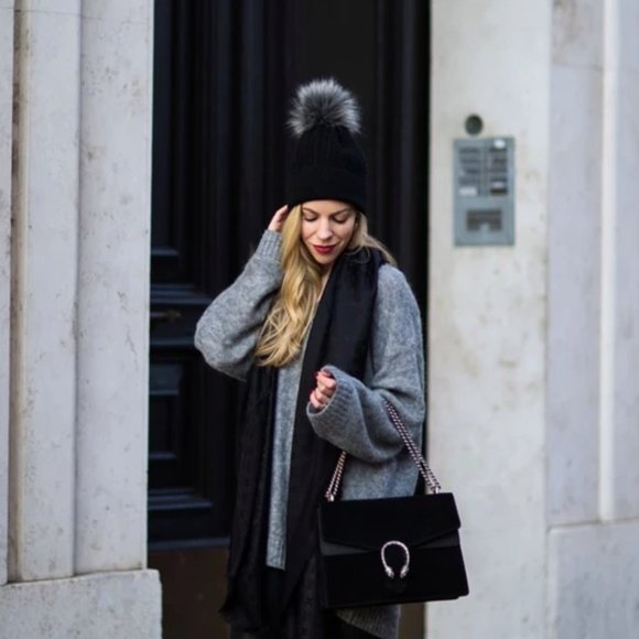 SILVER FOX FUR POM BEANIE WINTER HAT - Picture 6 of 7